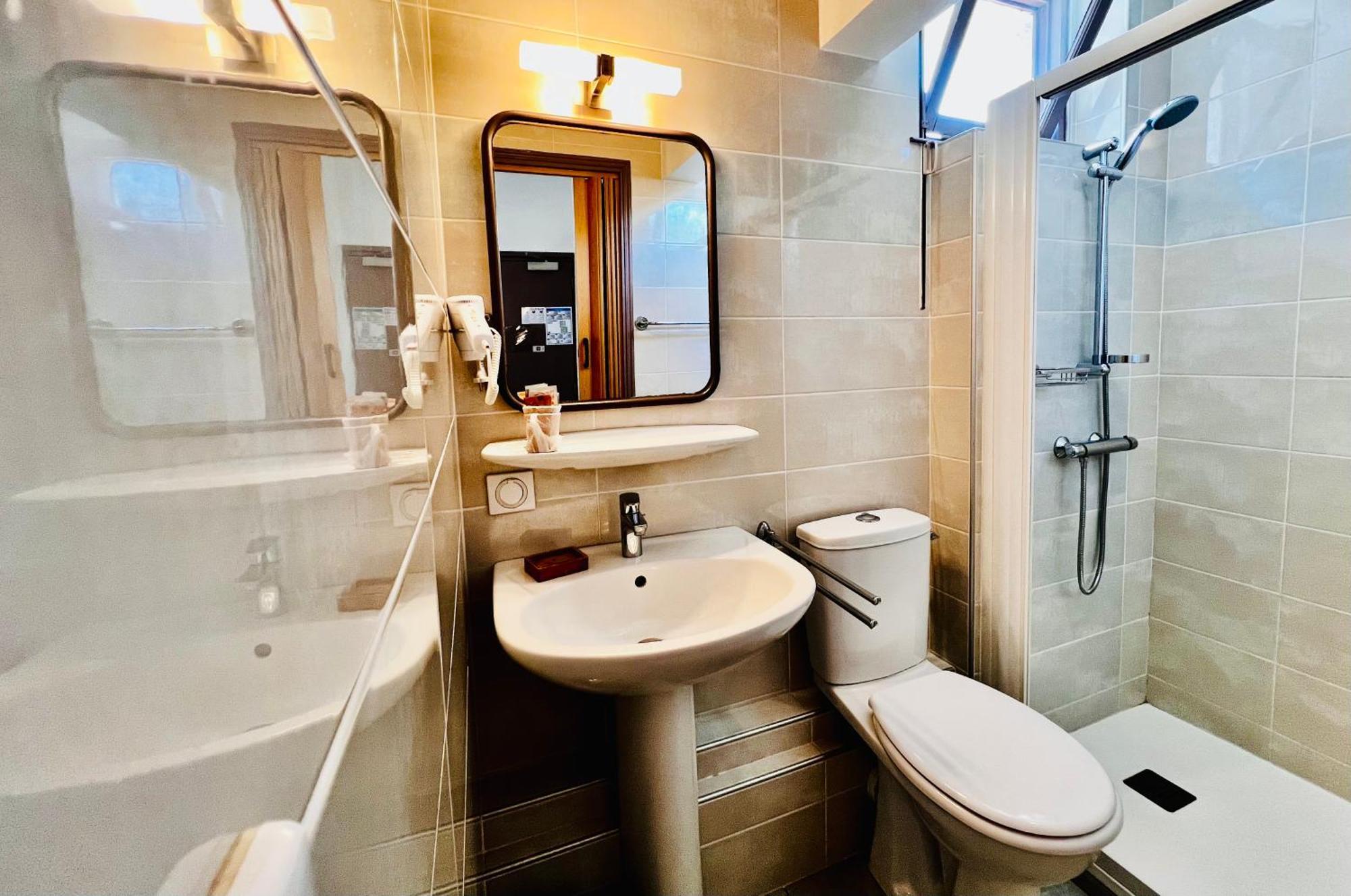L'Escoundillou Otel Saint-Jacques-des-Blats Dış mekan fotoğraf
